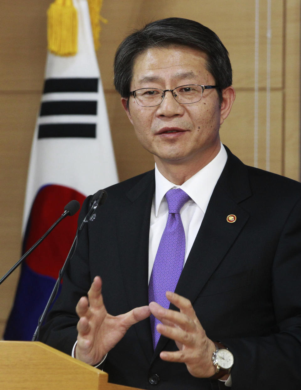 South Korean Unification Minister Ryoo Kihl-jae speaks during a press conference at the government complex in Seoul, South Korea, Thursday, Feb. 6, 2014. While North Korea is threatening to cancel a reunion of Korean War-divided families later this month only one day after agreeing on dates for the emotional meetings, Ryoo said that the agreement must be followed. (AP Photo/Ahn Young-joon)