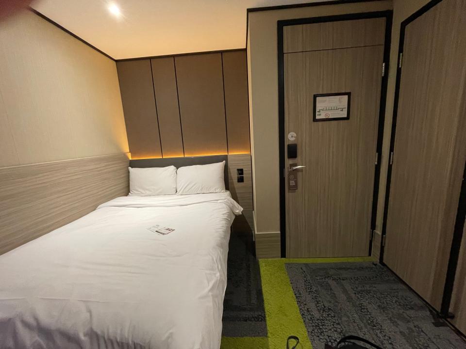 A solo plus room at London Heathrow's Aerotel