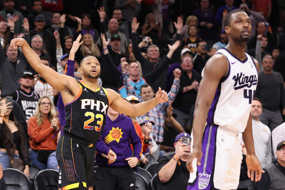 Eric Gordon ties the game at 115 with a 3-pointer in the final minute. (Christian Petersen/Getty Images)