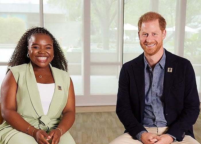 Los príncipes Harry y Guillermo de Inglaterra, unidos por Diana de Gales