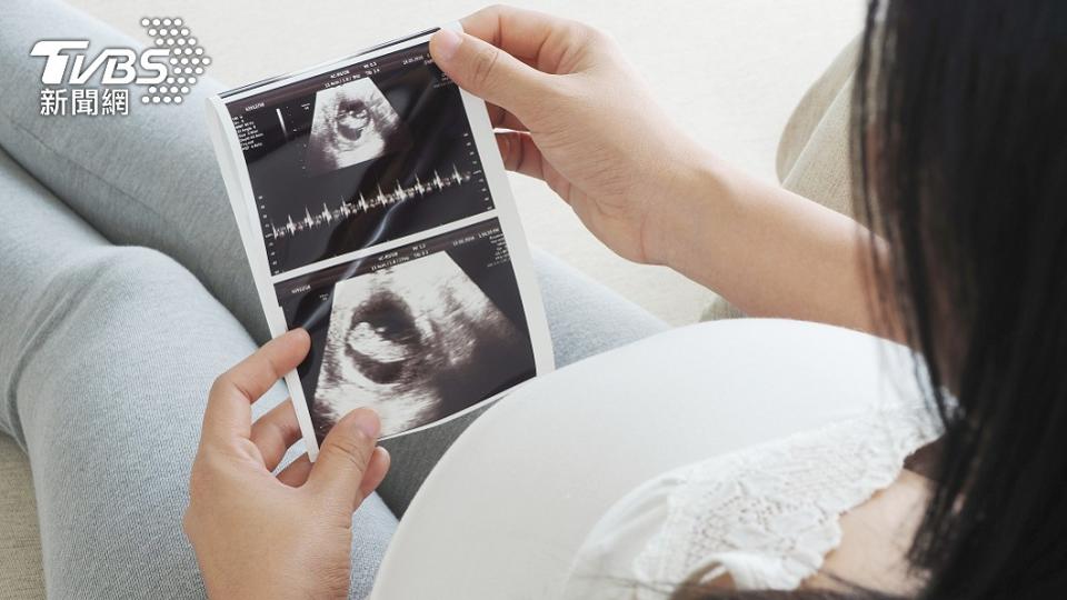 男子請女友驗孕。（示意圖／shutterstock達志影像）