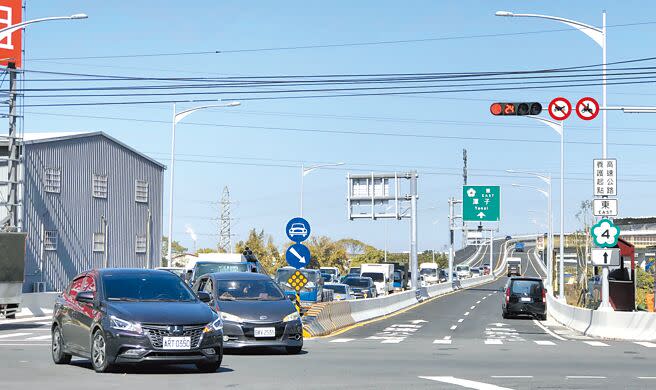 國道4號豐原潭子段全線於16日甫通車，因豐勢路匯集2處匝道出入口，山城居民抱怨「未蒙其利、先受其害」。（陳世宗攝）