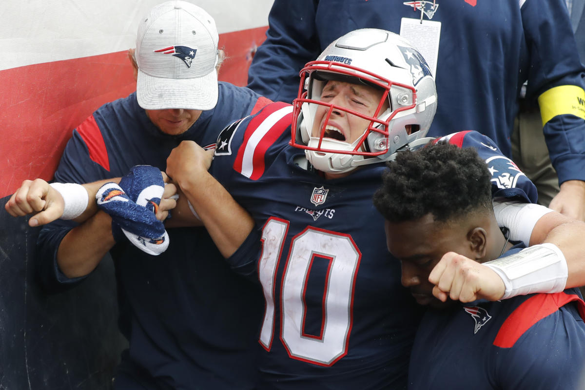 Report: Patriots QB Mac Jones suffered severe high ankle sprain in