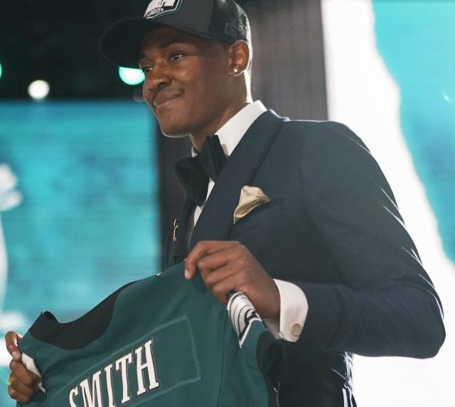 DeVonta Smith on reuniting with Jalen Hurts: 'That's my guy'