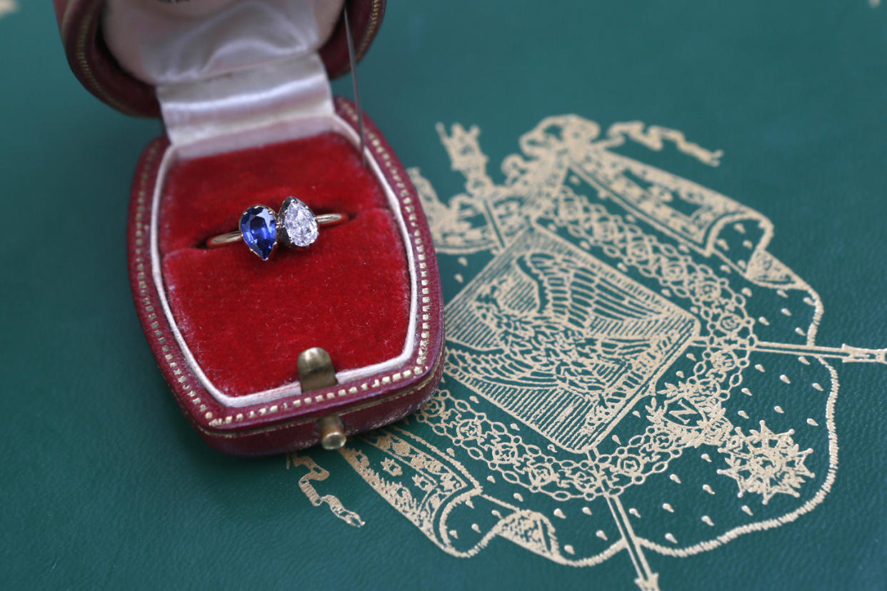 D'un diamètre de 18 mm, cette bague en or ornée d'un diamant et d'un saphir taillés en poire et disposés en « toi et moi », c'est-à-dire côte à côte, a été offerte par Napoléon à Joséphine peu avant leur mariage civil.  - Credit:PATRICK KOVARIK / AFP / AFP via Getty Images