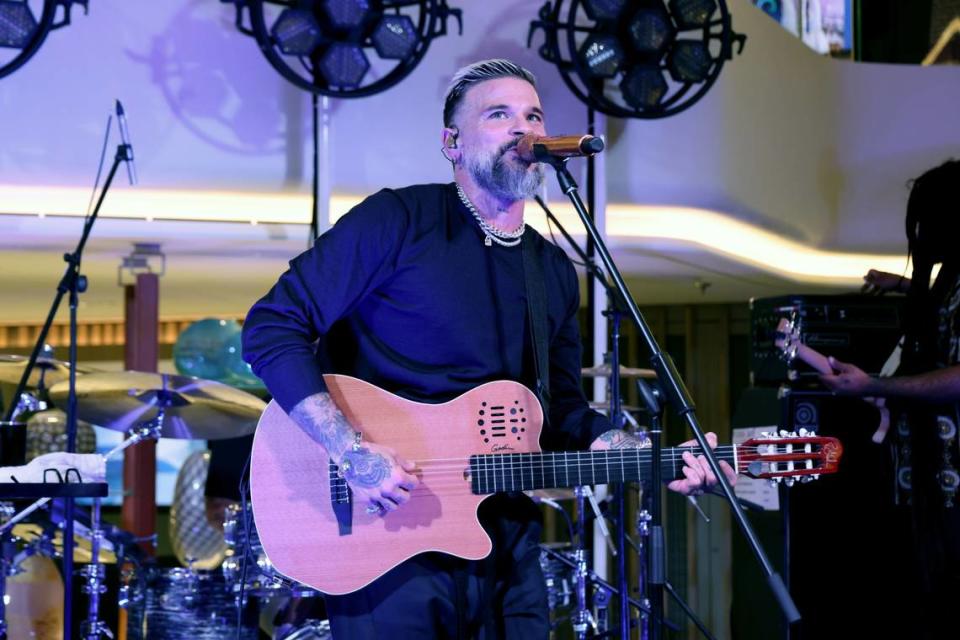 El recientemente anunciado artista nominado al premio GRAMMY® Pedro Capó se presentó en la fiesta de lanzamiento del Norwegian Viva en Miami, dando la bienvenida al barco más nuevo de Norwegian Cruise Line a su flota el 28 de noviembre de 2023.