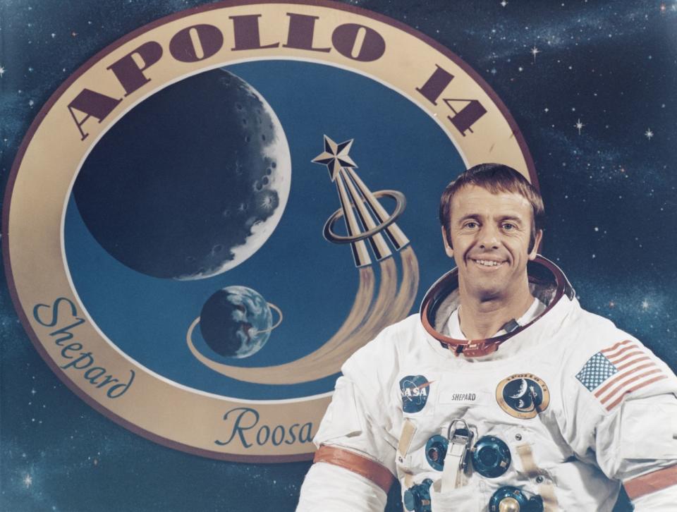 Alan Shepard hatte vor seiner Mondlandung als Kommandant von Apollo 14 am 5. Februar 1971 bereits (Raumfahrt-)Geschichte geschrieben: Zehn Jahre zuvor war er im Mai 1961 der erste US-Amerikaner im Weltall gewesen, knapp vier Wochen, nachdem der sowjetische Astronaut Juri Gagarin die Erde umkreist hatte - damals eine riesige Schmach für ihn und das US-Raumfahrtprogramm. (Bild: Space Frontiers/Getty Images)