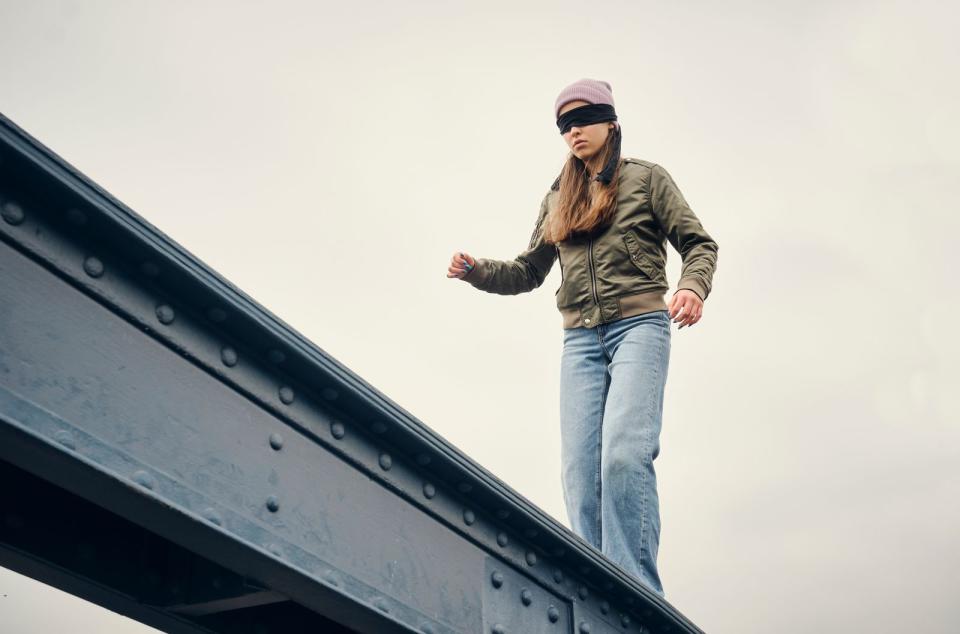 Franziska Toblers Nichte Vanessa (Lola Höller), die vorübergehend bei ihr wohnt, will mit gefährlichen 