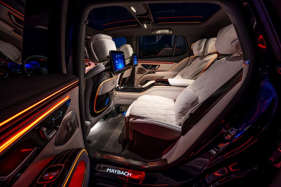 <em>Mercedes-Maybach</em>