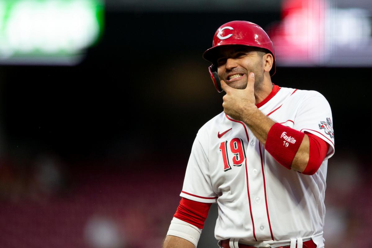 Joey Votto arrives at Reds spring training camp