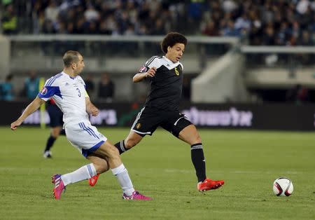 Belgium's Axel Witsel (R) fights for the ball with Israel's Tal Ben Haim during their Euro 2016 Group B qualifying soccer match at Teddy Stadium in Jerusalem March 31, 2015. REUTERS/Ammar Awad