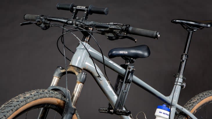 <span class="article__caption">The Shotgun Bike Seat + Handlebar mounts easily to the top tube of any mountain bike. </span> (Photo: Brad Kaminski | Outside)