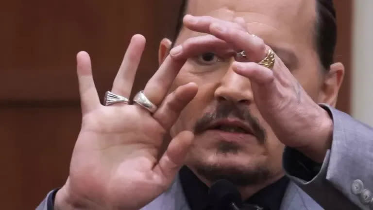 Johnny Depp al hablar de la agresión que habría sufrido de parte de Heard en uno de sus dedos