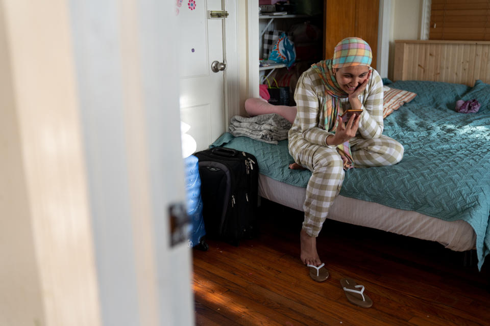 Aida receives a collect call from her husband from the detention center and speaks to him for about 10 minutes on Feb. 4. (Photo: Ilana Panich-Linsman for HuffPost)