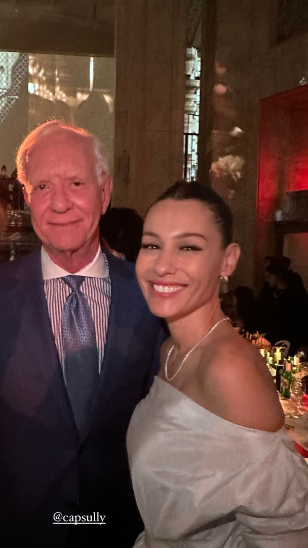 Carolina se encontró con el piloto Chesley Sullenberger, cuya historia fue retratada en la película de 2016, Sully