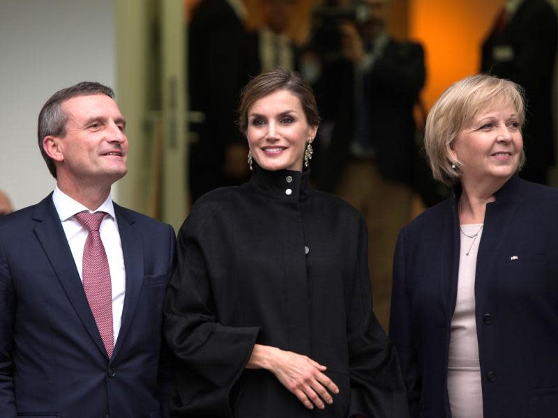 Königin Letizia wurde von Oberbürgermeister Thomas Geisel und der nordrhein-westfälischen Ministerpräsidentin Hannelore Kraft empfangen. Foto: Maja Hitij