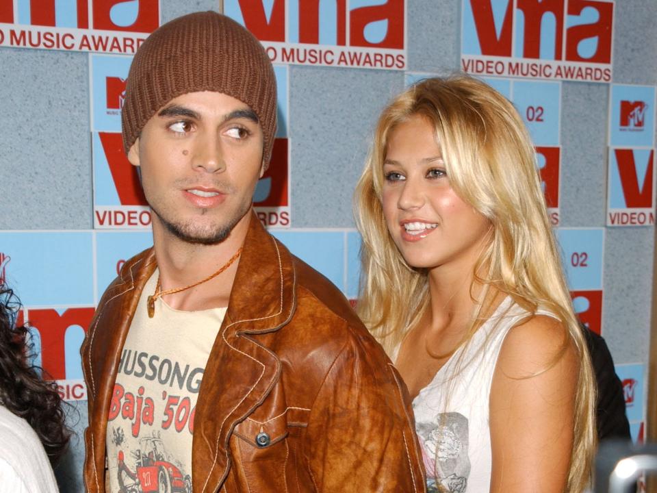 Enrique Iglesias and Anna Kournikova in 2002 NVMs