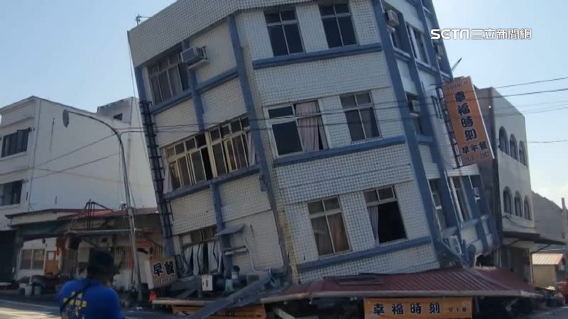 花蓮市北濱街一棟大樓受地震影響，整棟建築物傾斜。