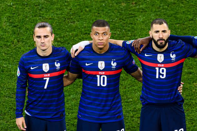 Portée notamment par son trio d'attaque Griezmann-Mbappé-Benzema, l'équipe de France semble avoir les atouts pour faire oublier sa vilaine élimination à l'Euro et défendre son titre de championne du monde en 2022 (photo d'archive prise en juin 2021 à l'occasion de la rencontre France-Suisse). (Photo: Marcio Machado via Getty Images)