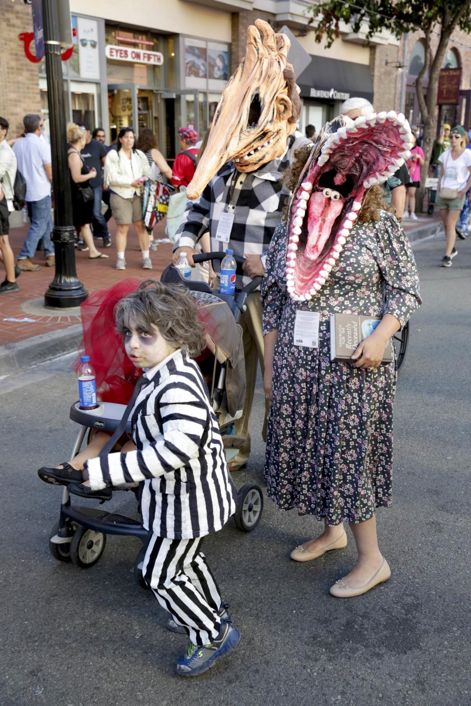 Beetlejuice cosplayers