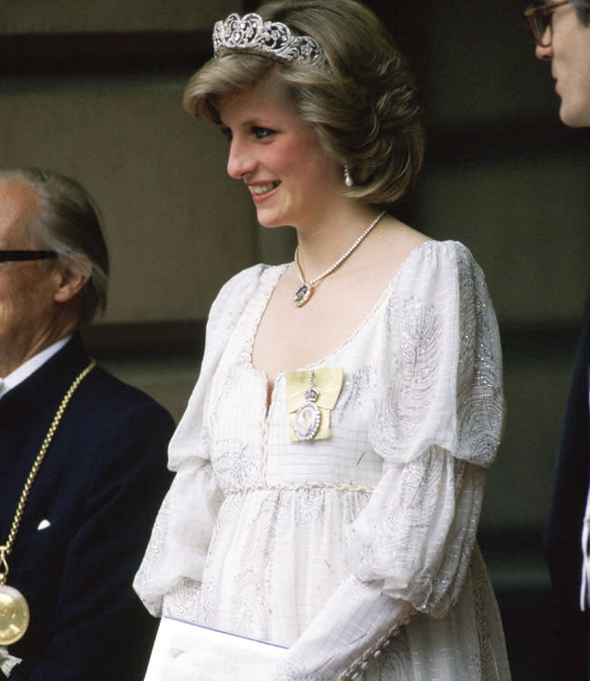 LONDON, UNITED KINGDOM - MAY 14, 1984: Princess Diana, Pregnant With Her Second Baby, Wearing A Maternity Dress With The Spencer Family Tiara, Royal Family Orders And A Diamond Necklace In The Shape Of The Prince Of Wales Feathers, For An Event At The Royal Academy (Photo by Tim Graham/Getty Images)