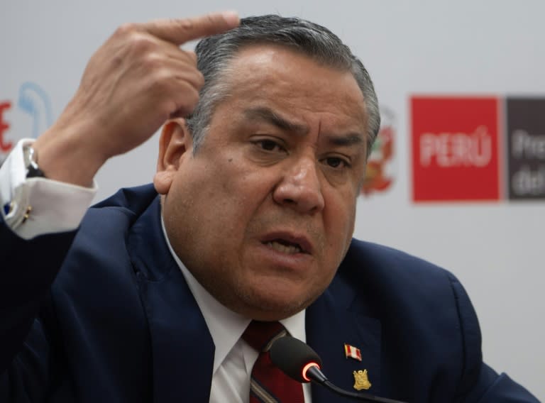 El presidente del Consejo de Ministros y portavoz del gobierno peruano, Alberto Adrianzén, durante una reunión con los corresponsales de prensa extranjera en Lima, el 17 de junio de 2024 (Cris BOURONCLE)