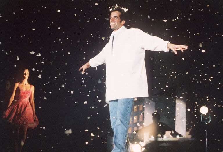 David Copperfield en uno de sus shows de magia en 1996