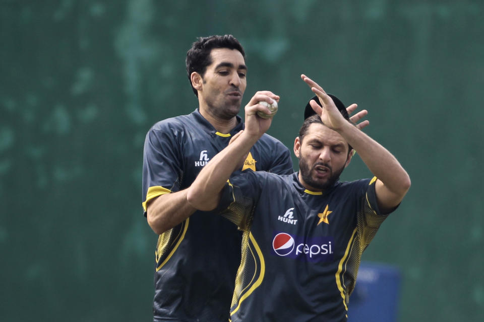 Pakistan’s Shahid Afridi, right, and Umar Gul attempt to take a catch during a practice session ahead of the Asia Cup tournament in Dhaka, Bangladesh, Sunday, Feb. 23, 2014. Pakistan plays Sri Lanka in the opening match of the five-nation one day cricket event that begins Tuesday.(AP Photo/A.M. Ahad)