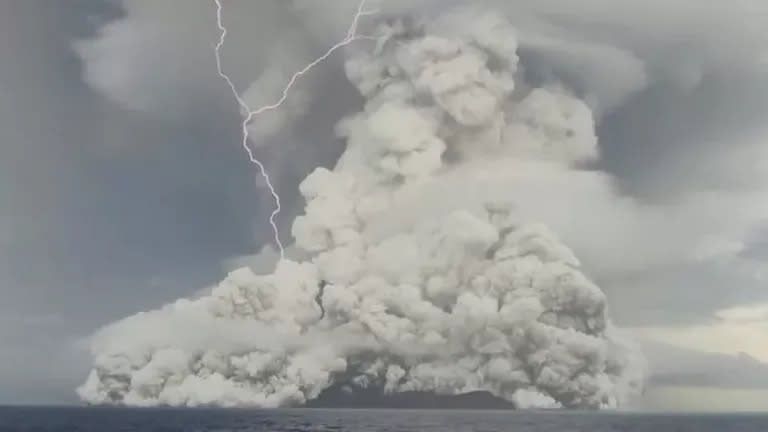 Erupción en Tonga.