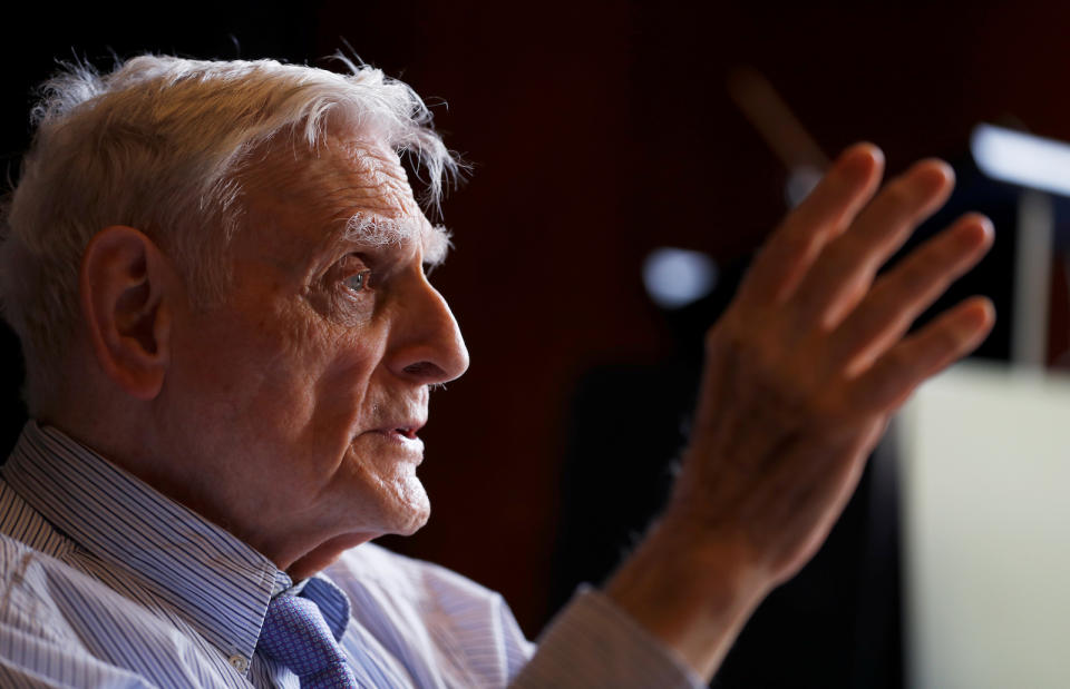 John B. Goodenough, 2019 Nobel Prize in Chemistry winner, gestures during a news conference at the Royal Society in London, Britain October 9, 2019. REUTERS/Peter Nicholls - RC1E4CCCD250