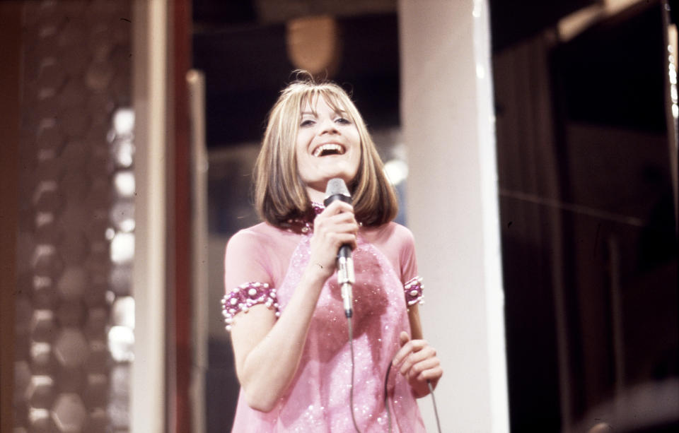 Grand Prix Eurovision 1967 in the Wiener Hofburg. Singer Sandie Shaw with Orchester. 8 April 1967. (Photo by Votava/brandstaetter images via Getty Images)