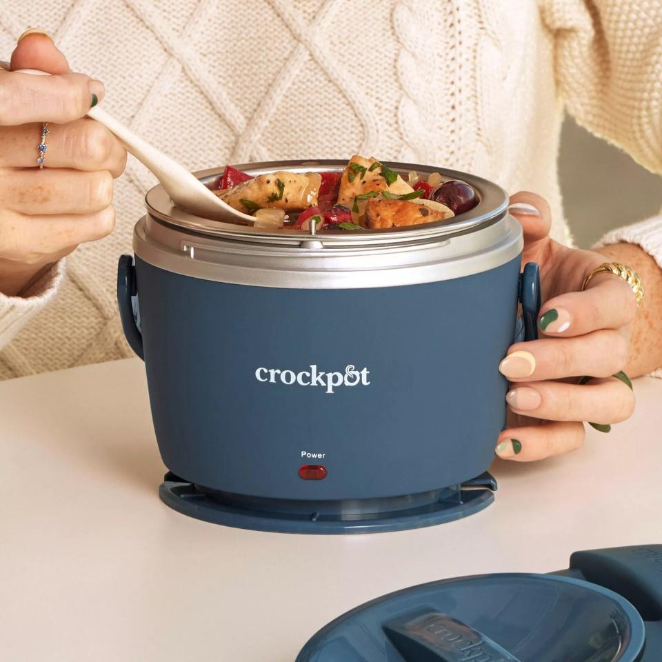 The crockpot in blue