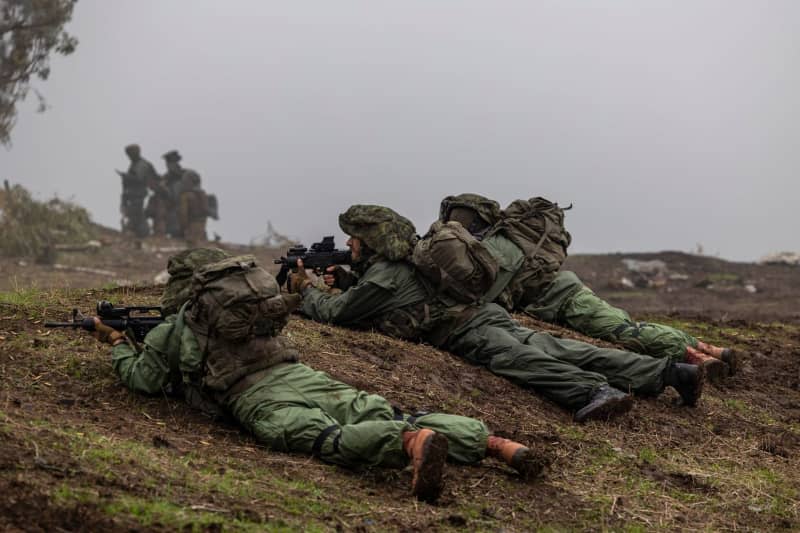 Israeli military members take part in a drill north of Qatsrin in the Golan Heights. The Israeli government urged residents in the occupied Golan Heights to stay close to shelters amid a large-scale Iranian retaliatory attack on Israel. Israeli television reported that residents of Eilat, Dimona and Nevatim in the Negev Desert received similar instructions. Ilia Yefimovich/dpa