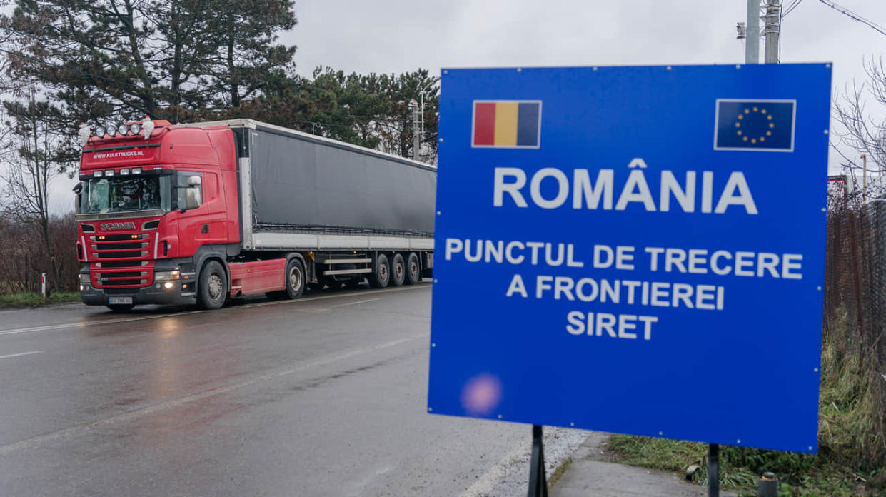 The checkpoint in Romania on the border with Ukraine. Photo: Getty Images