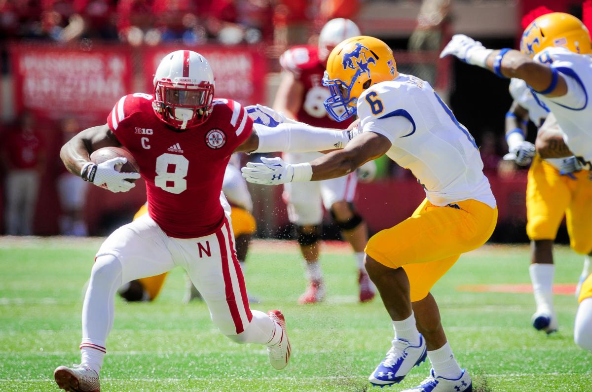 Nebraska's Ameer Abdullah breaks multiple tackles to score game-winning TD  (GIF)