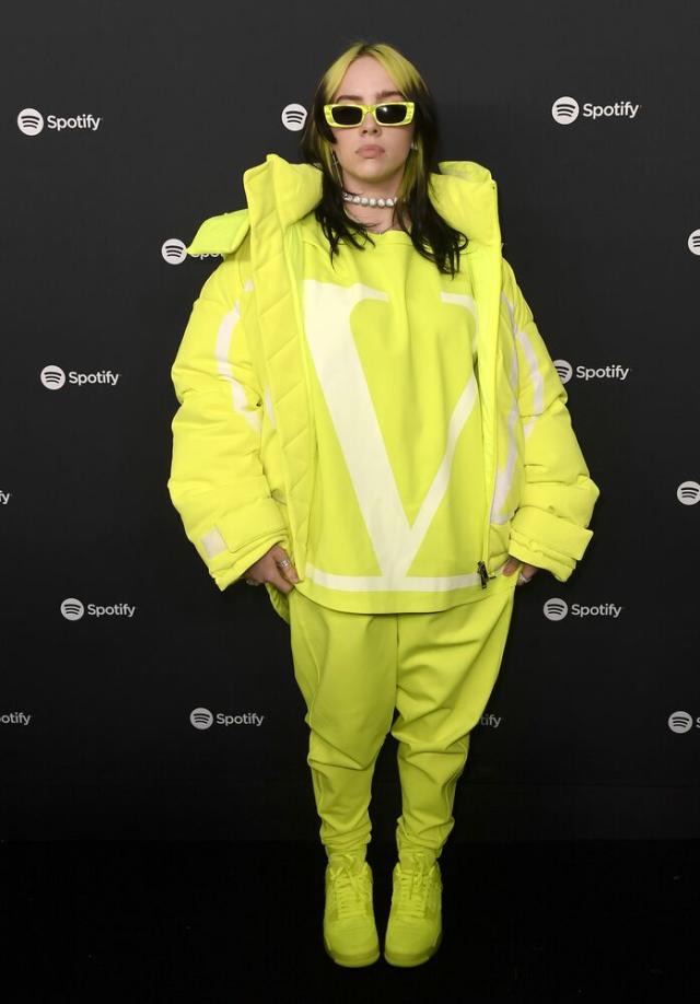 BILLIE EILISH AT LOUIS VUITTON FOR PARIS FASHION WEEK OMGGG #paris