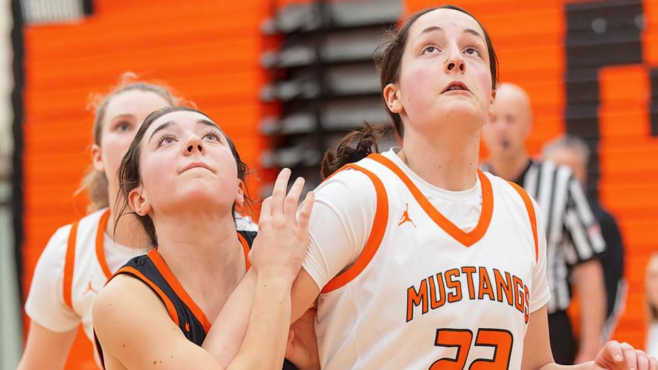 Northville's Nikki Grech boxes out Brighton's Payton VanDeven in the Mustangs' 43-41 loss Friday, Jan. 13, 2023.