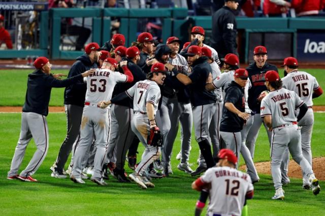 D''Backs rattle Rivera, win Series