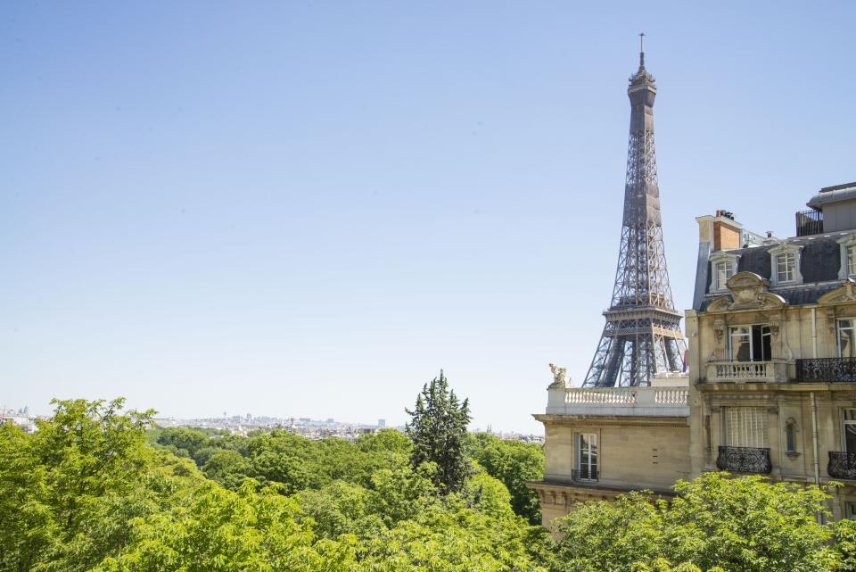 On the Right Bank of Paris, the fifth-floor apartment of antique dealer and designer Philippe Rapin and his partner, former lifestyle editor Sylvie de Chirée, offers stunning views of the nearby Eiffel Tower.