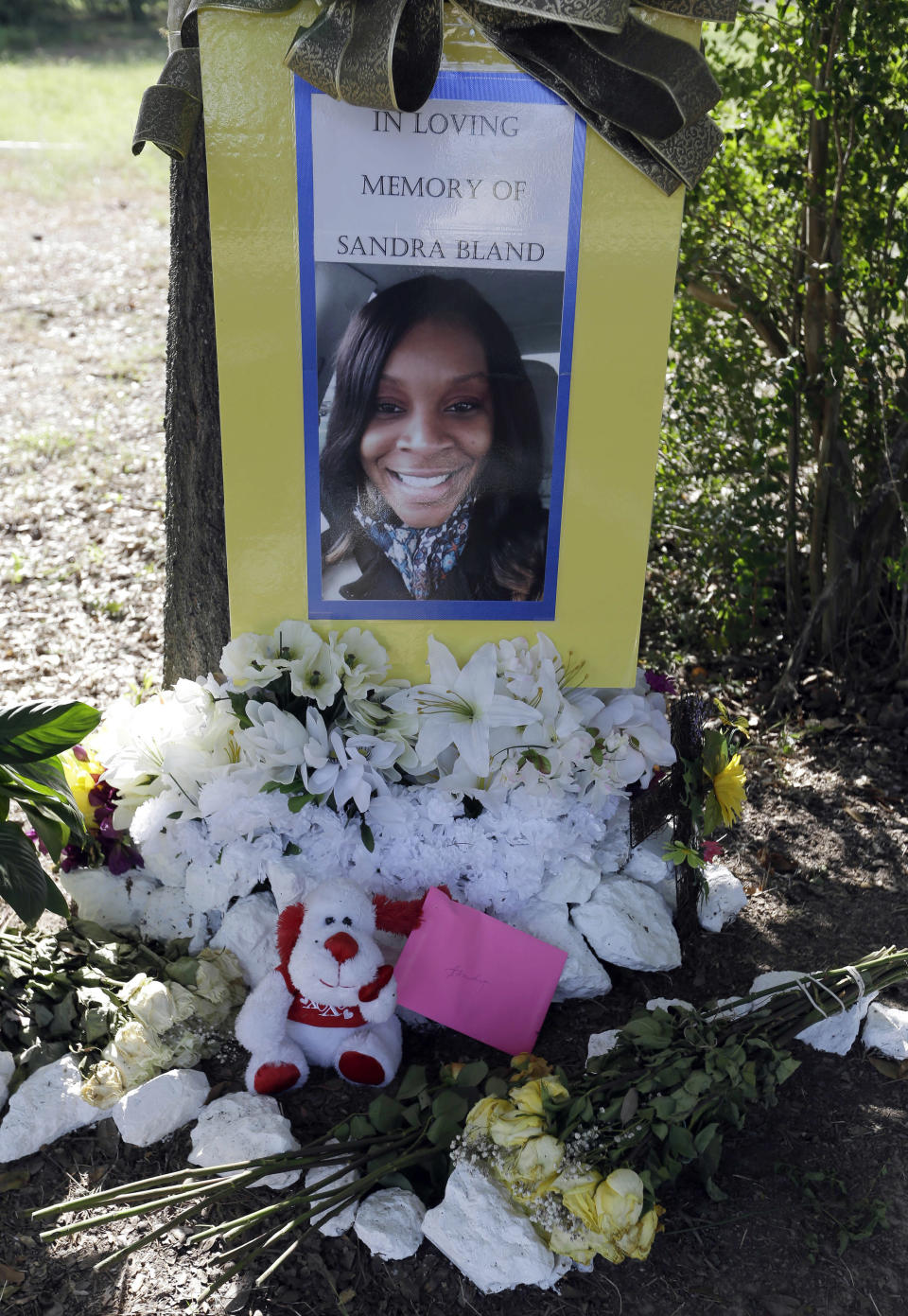 Waller County has a long history of racism, and with the circumstances of Bland&rsquo;s case, and the violence inflicted upon black Americans nationwide, some people, including those close to her, questioned whether she really took her own life. (Photo: ASSOCIATED PRESS)