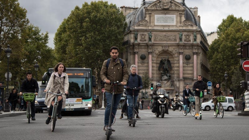 Photo of traffic in Paris