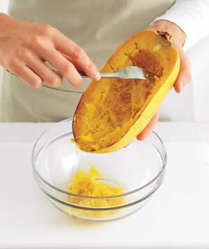 How to scoop out a spaghetti squash