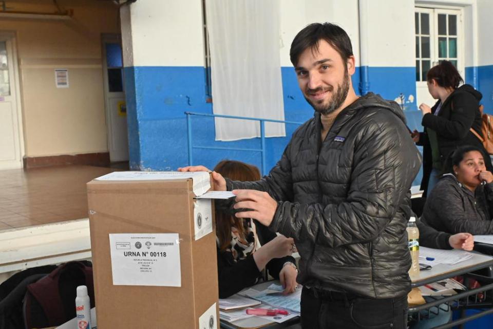 Torres, el gobernador más joven de Argentina, lidera el rechazo a la ley ómnibus