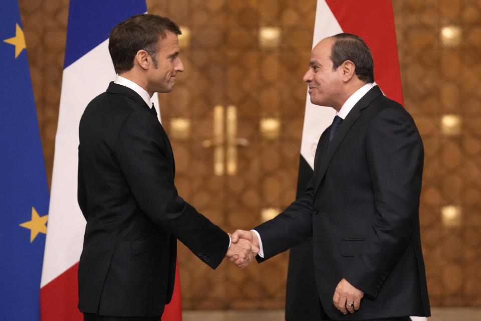 Egyptian President Abdel Fattah el-Sissi, right, shakes hands with French President Emmanuel Macron after a joint press conference in Cairo, Egypt, Wednesday, Oct. 25, 2023. French President Emmanuel Macron was Wednesday on a trip to Jordan and Egypt were he was expected to discuss the prospect of creating a "coalition" to fight against Hamas, one day after he first made the proposal in Israel.(AP Photo/Christophe Ena, Pool)
