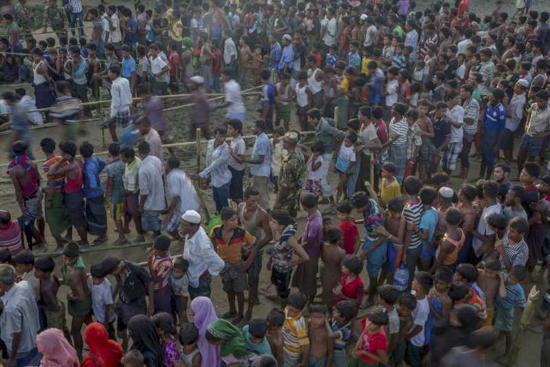 大量羅興亞難民逃至孟加拉，難民營人滿為患，衛生條件極差。(美聯社)