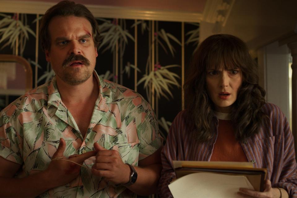 David Harbour and Winona Ryder in Stranger Things S3 (Netflix)