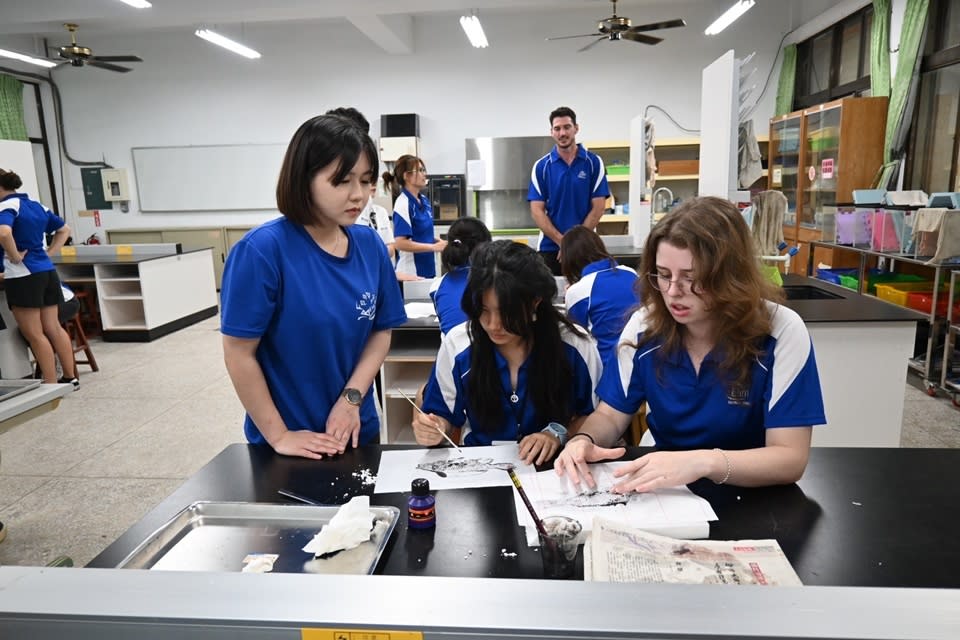 紐西蘭以琳基督教學院辦理臺東文化之旅，最後一站到成功商水體驗當地漁業文化。