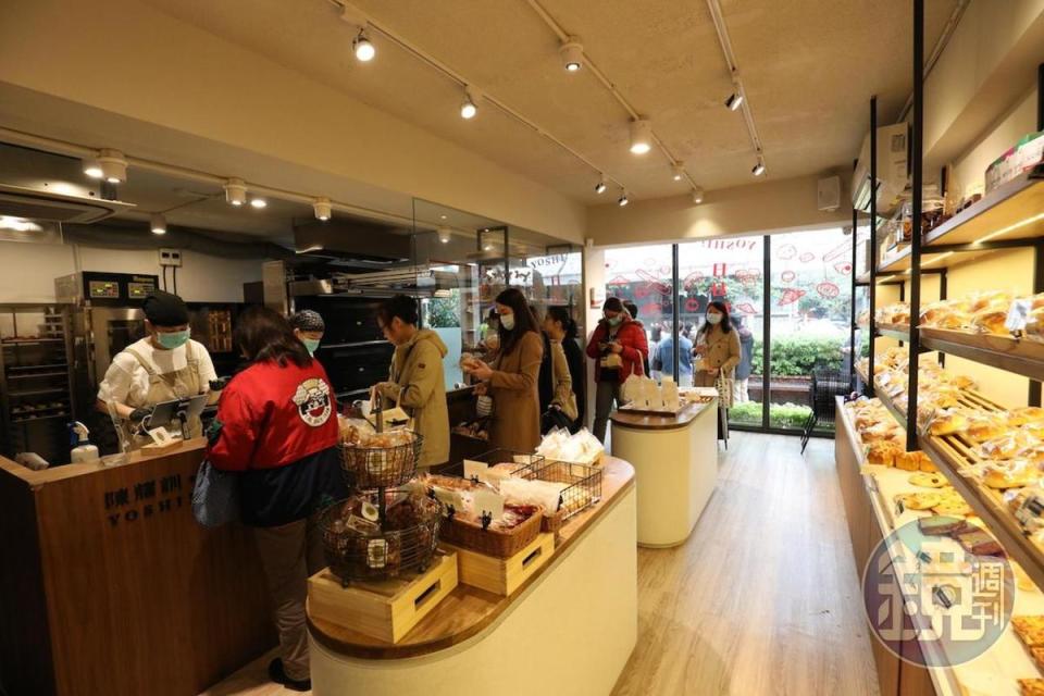 去年開幕的「Yoshi Bakery陳耀訓·麵包埠」，一直都是人氣排隊名店。