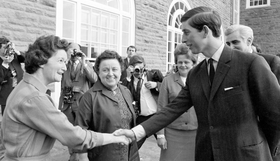 Charles meeting Miss E. Davies (l), the canteen supervisor of the University College of Wales, Aberystwyth, when he arrived at Pantycelyn Hall of Residence at the college. Dr Edward Ellis behind the Prince, was the Warden of Pantycelyn Hall. (PA Images)