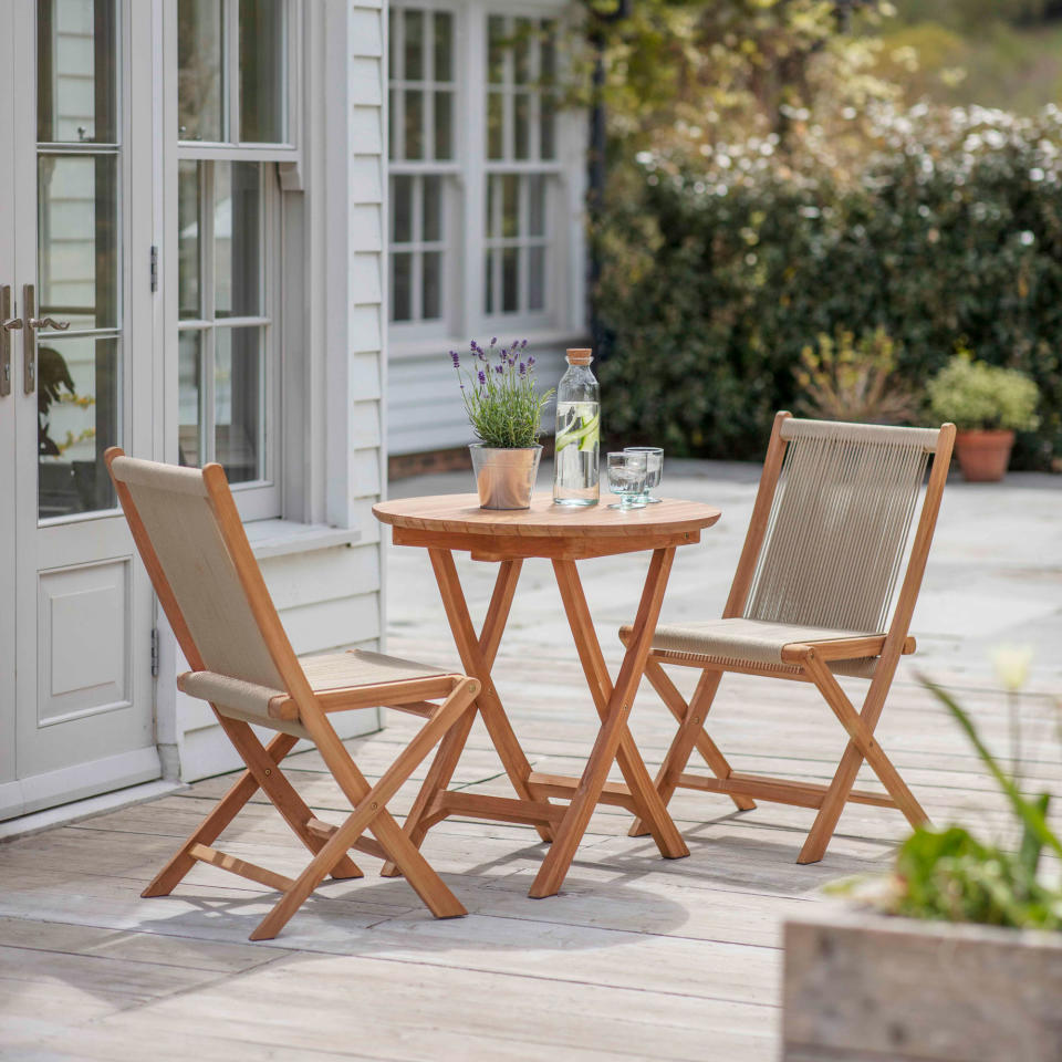 Go for a versatile bistro set